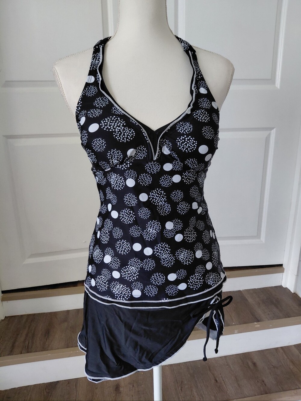 Rekita Black & White Halter Tankini with Skirt Swimsuit Size Small New Wo Tags